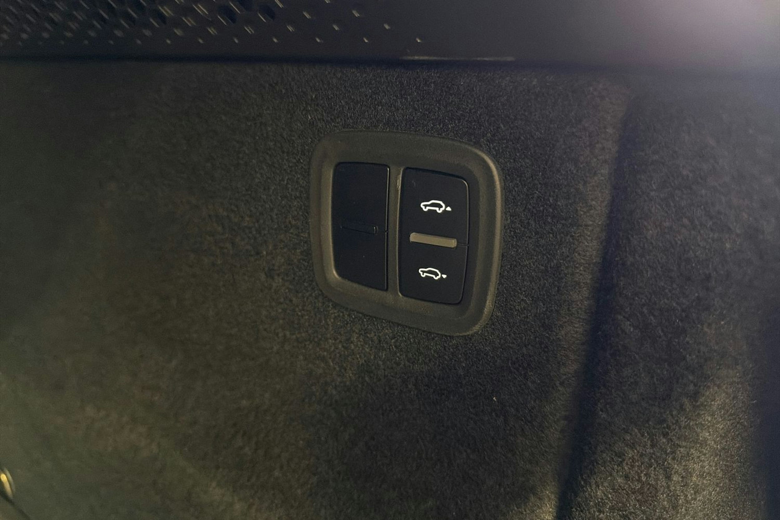 Sininen Porsche Macan 2024 kuva 16.