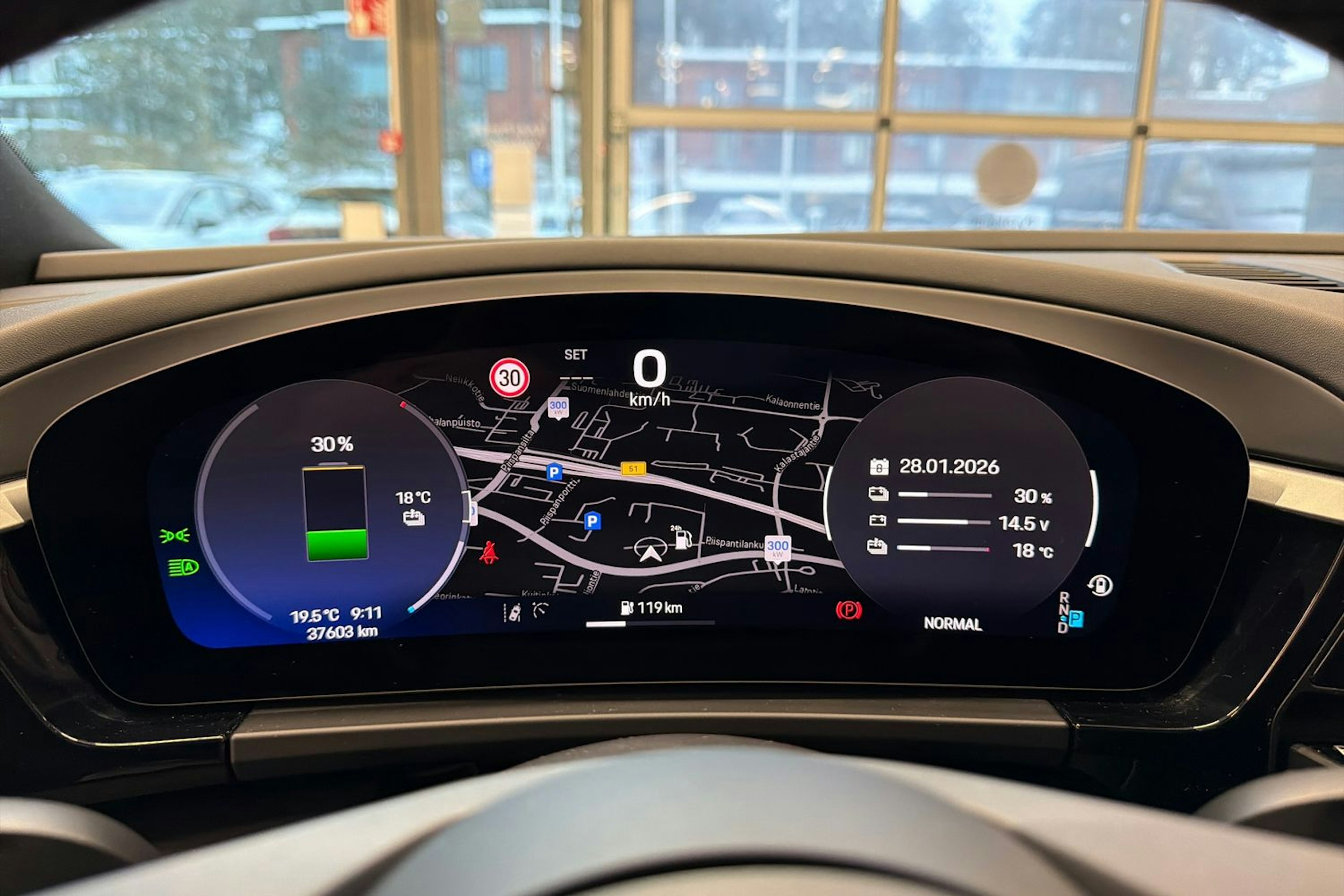 Sininen Porsche Macan 2024 kuva 19.