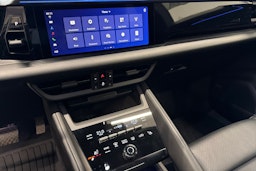 Sininen Porsche Macan 2024 kuva 20.