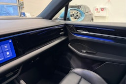 Sininen Porsche Macan 2024 kuva 21.