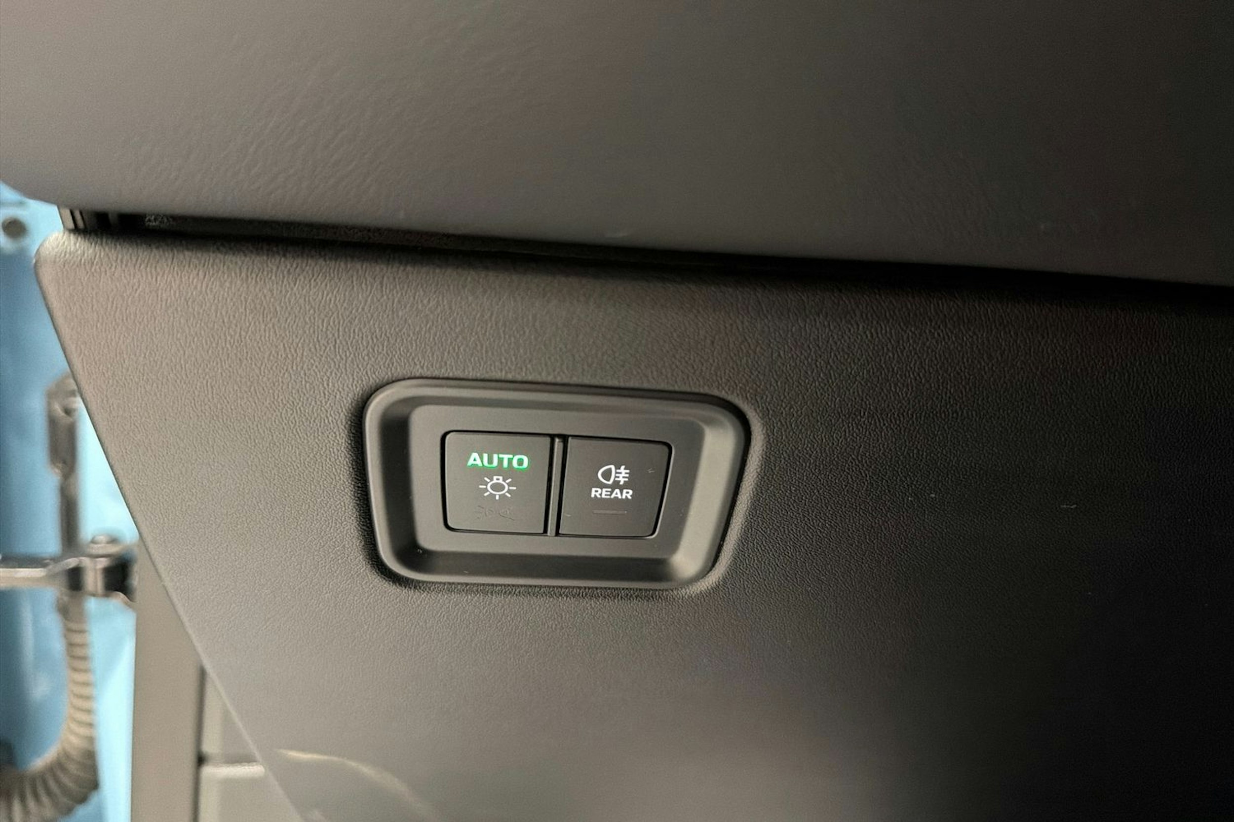 Sininen Porsche Macan 2024 kuva 23.