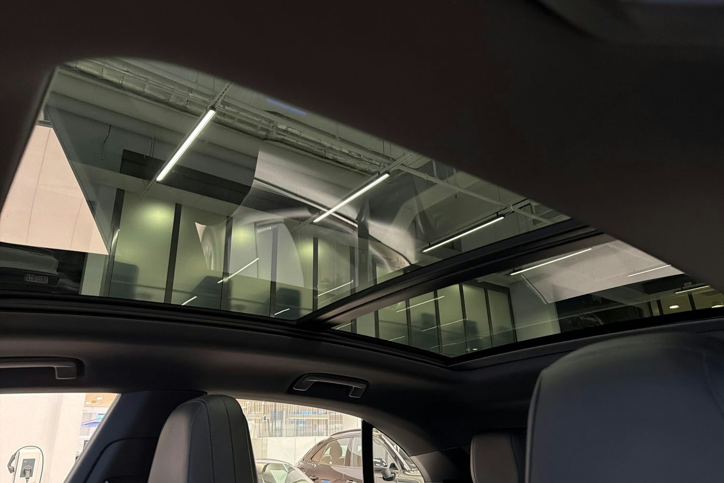 Sininen Porsche Macan 2024 kuva 25.