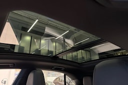 Sininen Porsche Macan 2024 kuva 25.