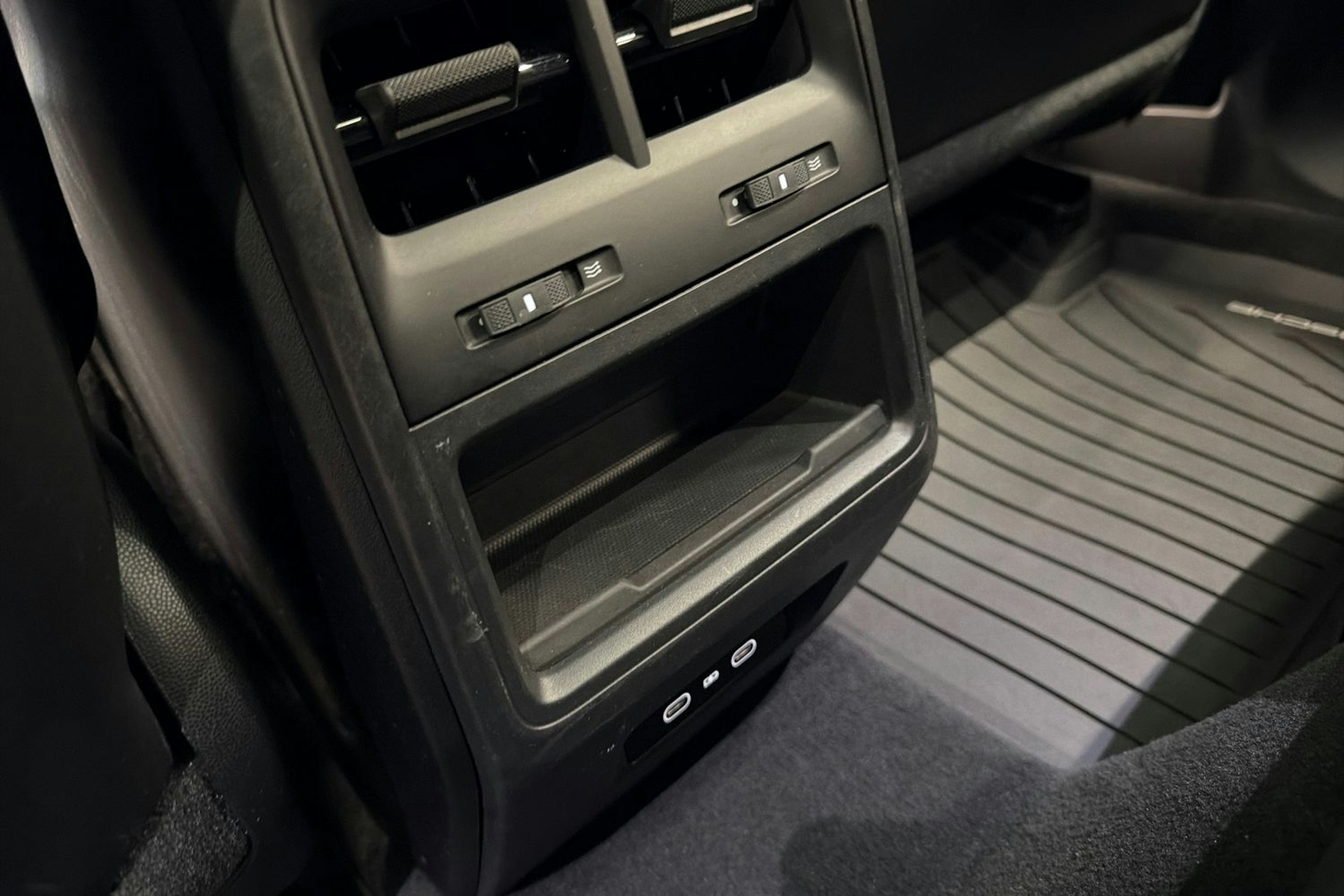 Sininen Porsche Macan 2024 kuva 26.