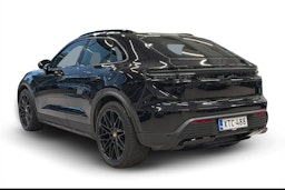 Musta Porsche Macan 2024 kuva 2.