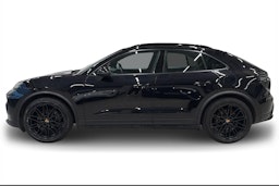 Musta Porsche Macan 2024 kuva 5.