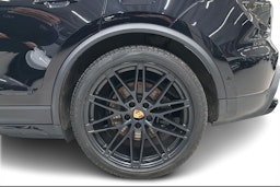 Musta Porsche Macan 2024 kuva 8.