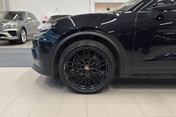 Musta Porsche Macan 2024 kuva 9.