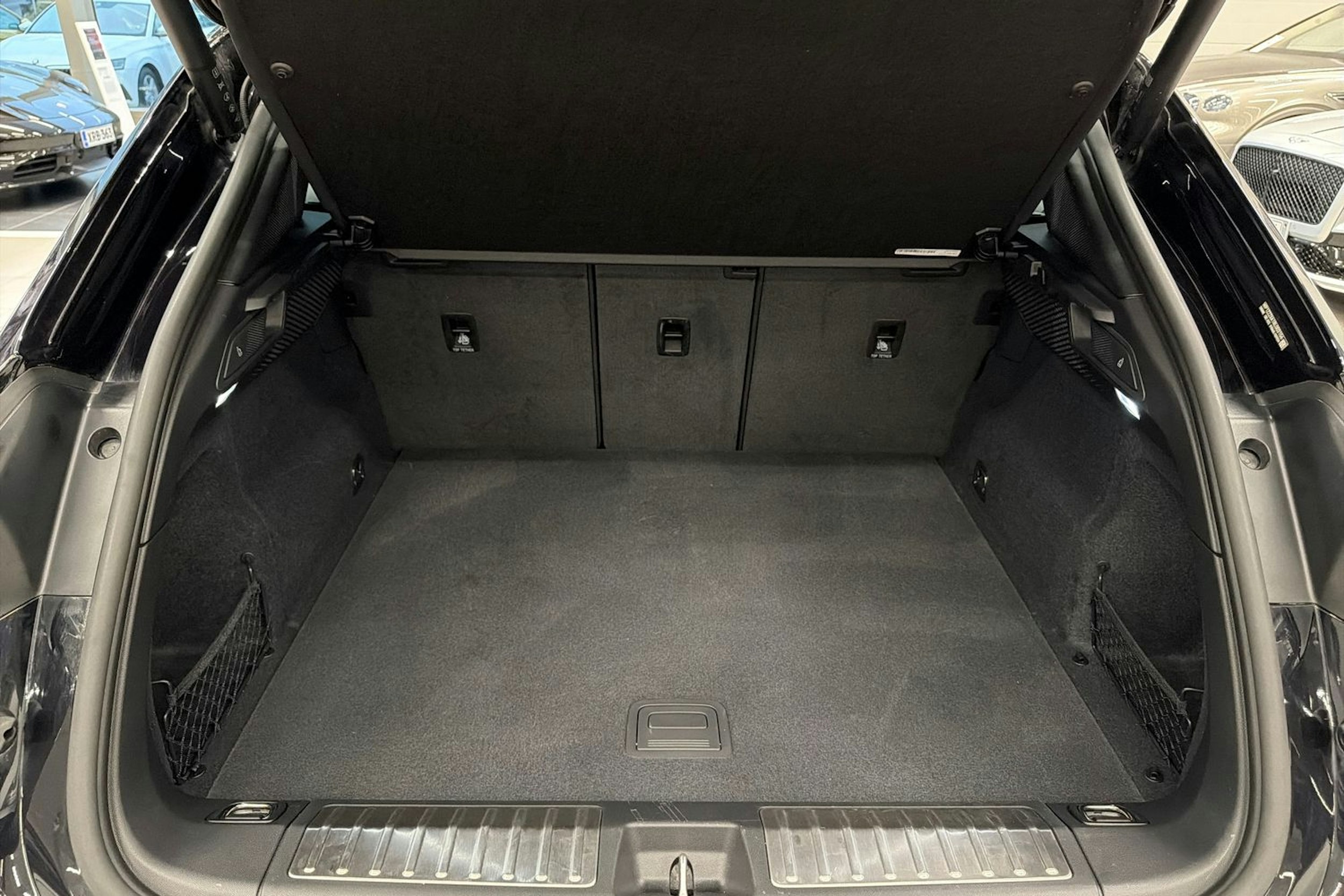 Musta Porsche Macan 2024 kuva 10.