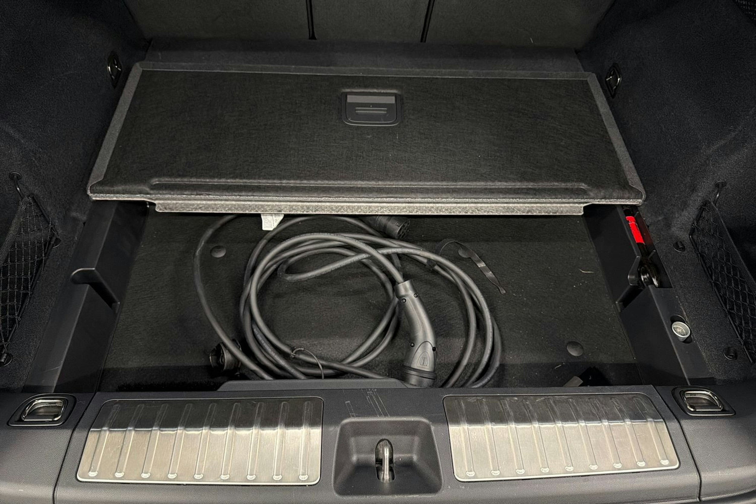 Musta Porsche Macan 2024 kuva 11.