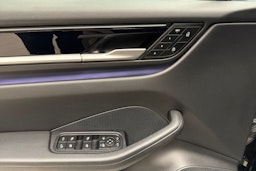 Musta Porsche Macan 2024 kuva 13.