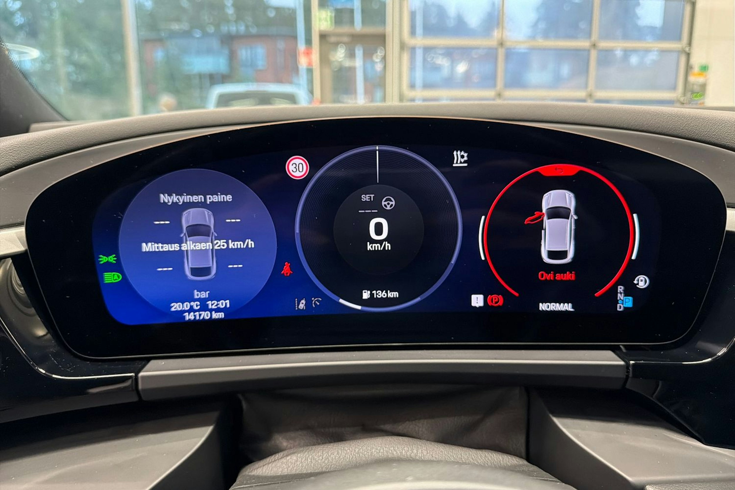 Musta Porsche Macan 2024 kuva 15.