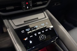 Musta Porsche Macan 2024 kuva 16.