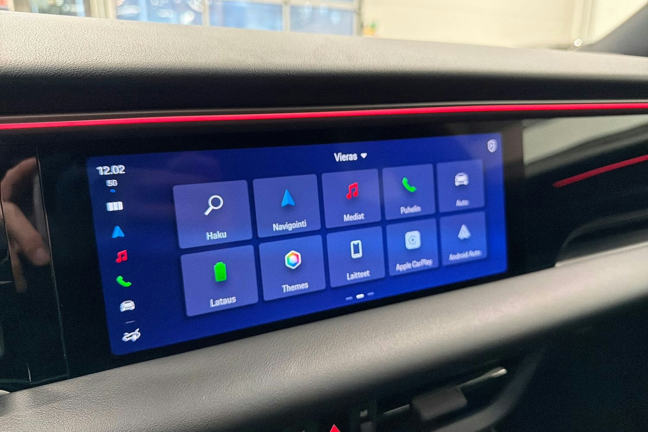 Musta Porsche Macan 2024 kuva 17.