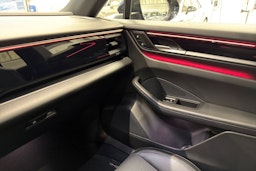 Musta Porsche Macan 2024 kuva 18.