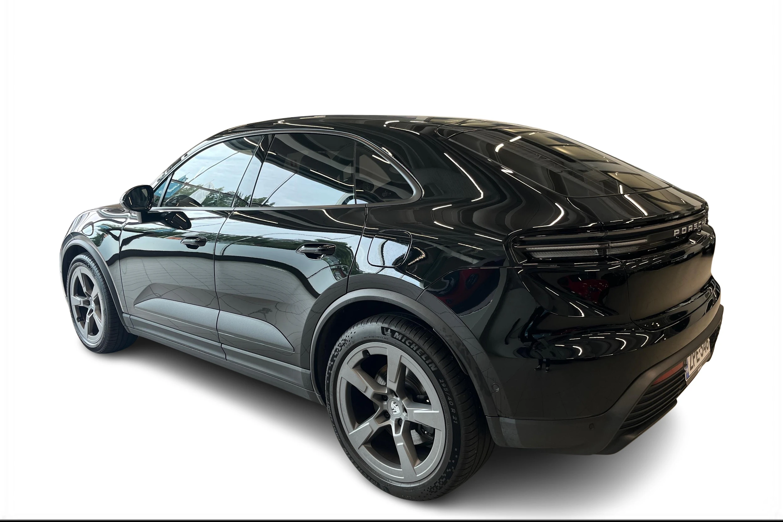 musta Porsche Macan 2024 kuva 2.