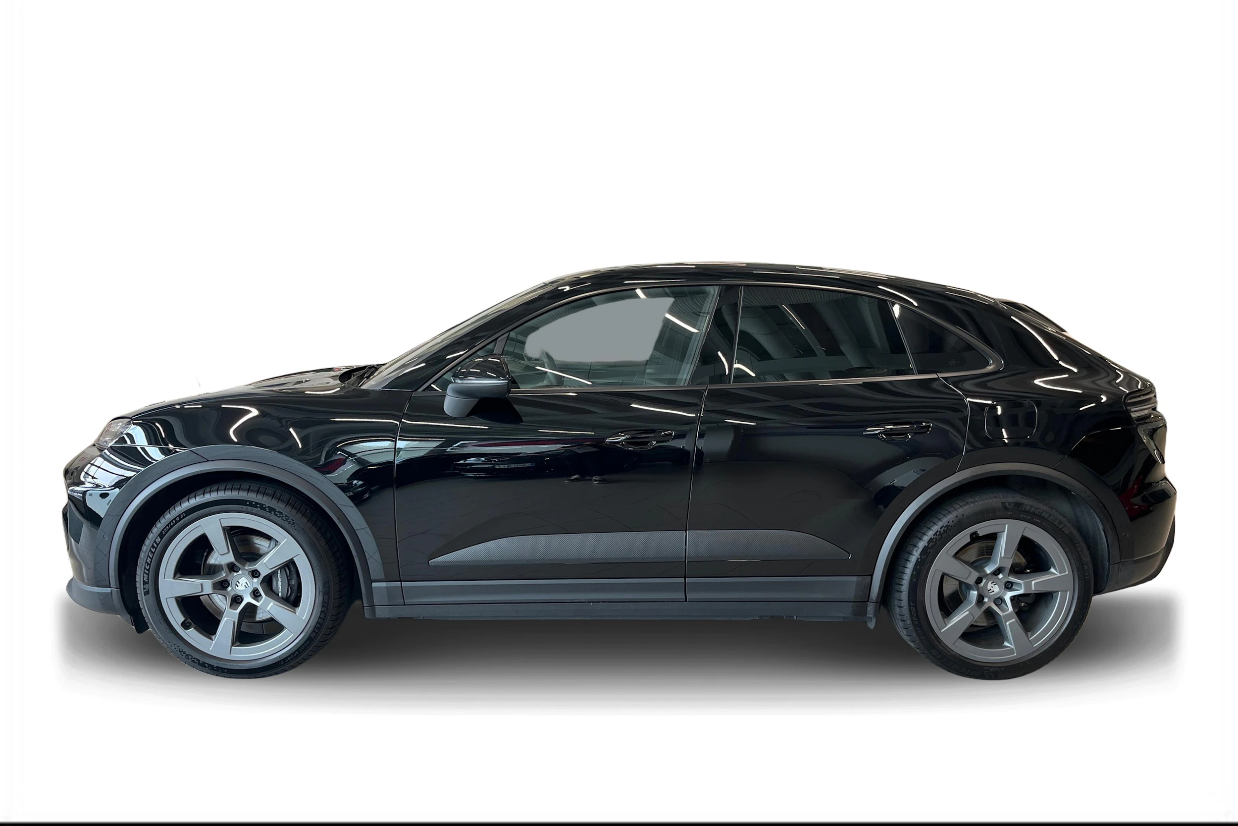 musta Porsche Macan 2024 kuva 5.