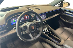 musta Porsche Macan 2024 kuva 6.