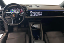 musta Porsche Macan 2024 kuva 7.