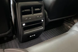 musta Porsche Macan 2024 kuva 10.