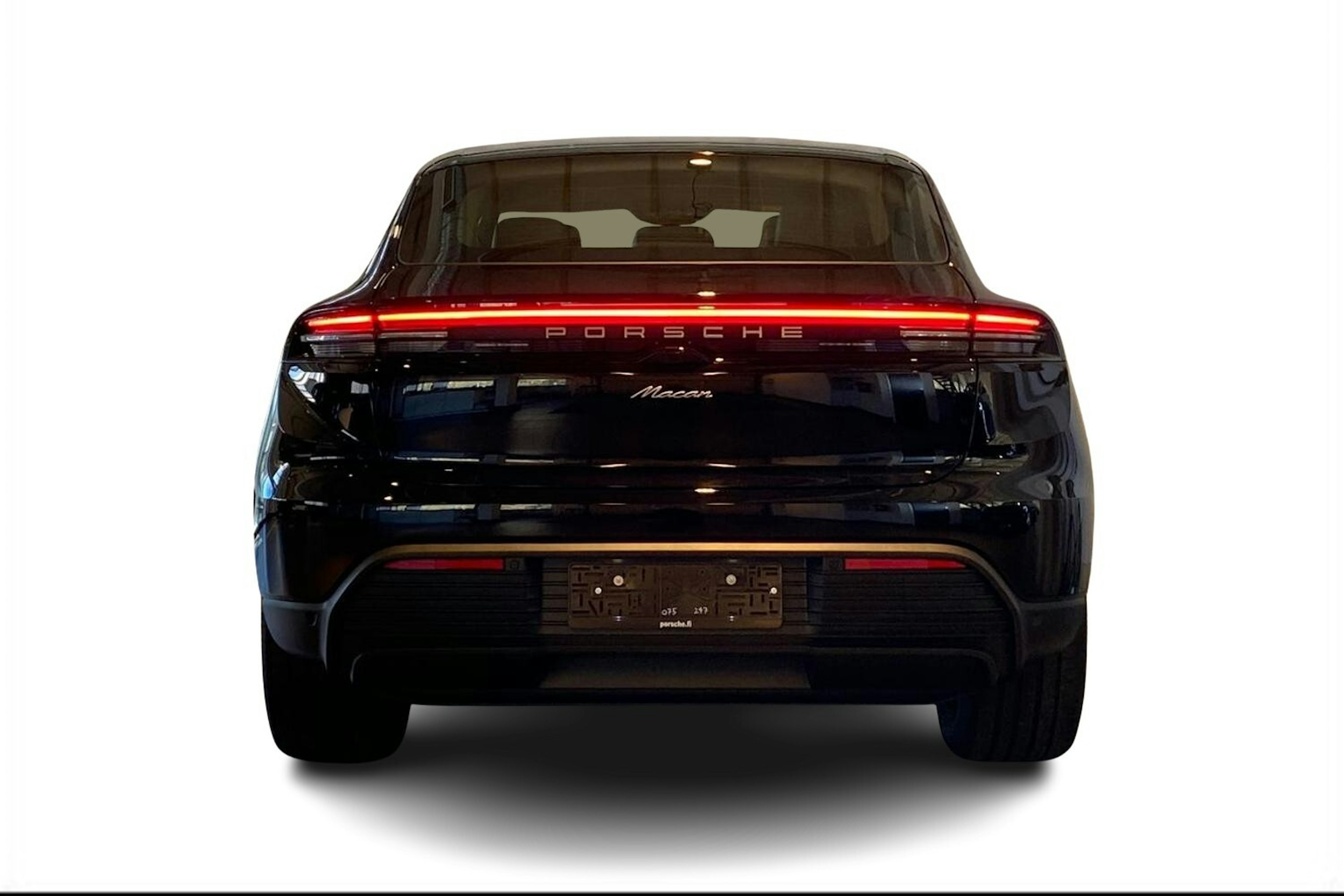 musta Porsche Macan 2024 kuva 3.