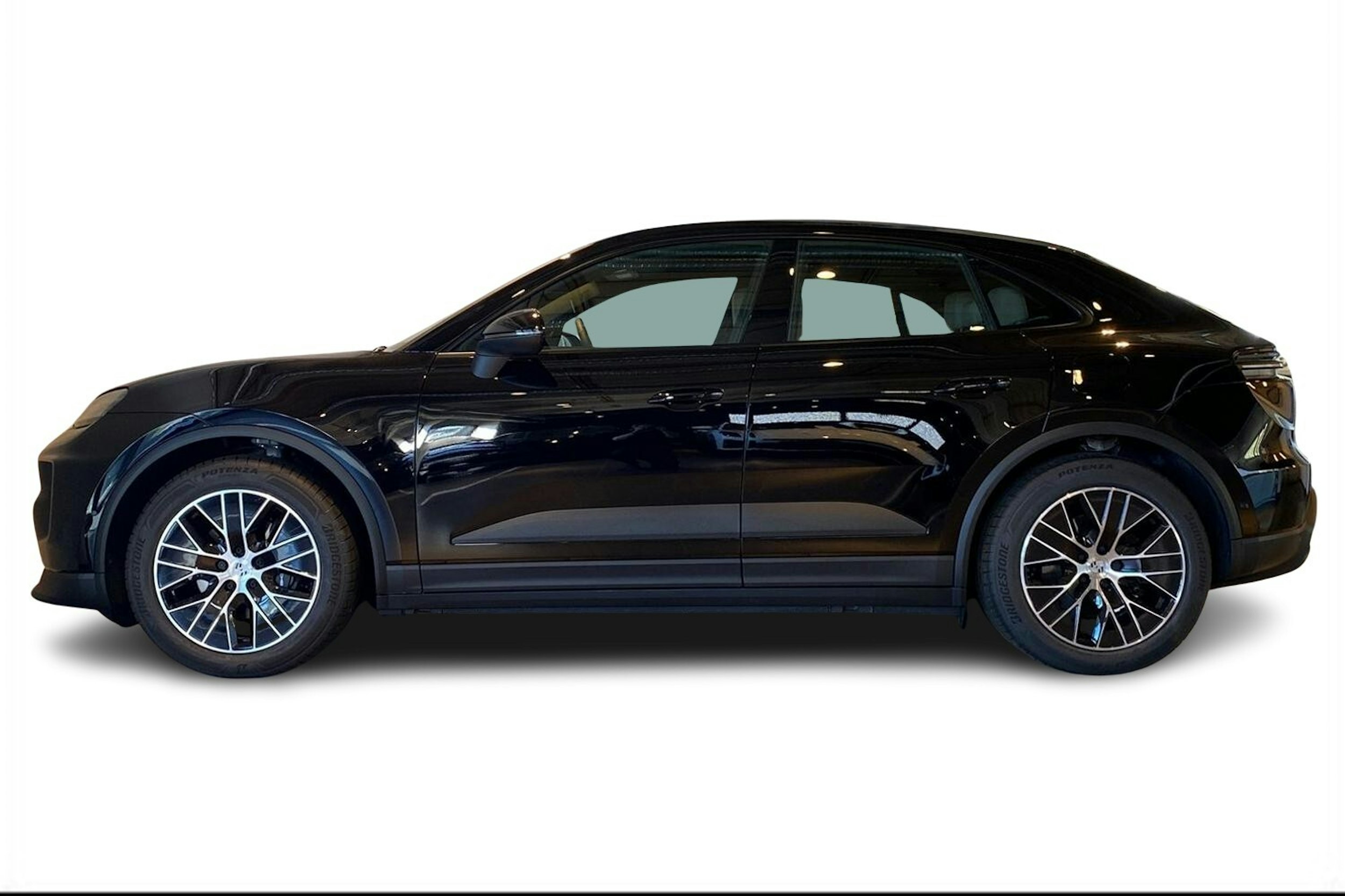 musta Porsche Macan 2024 kuva 5.