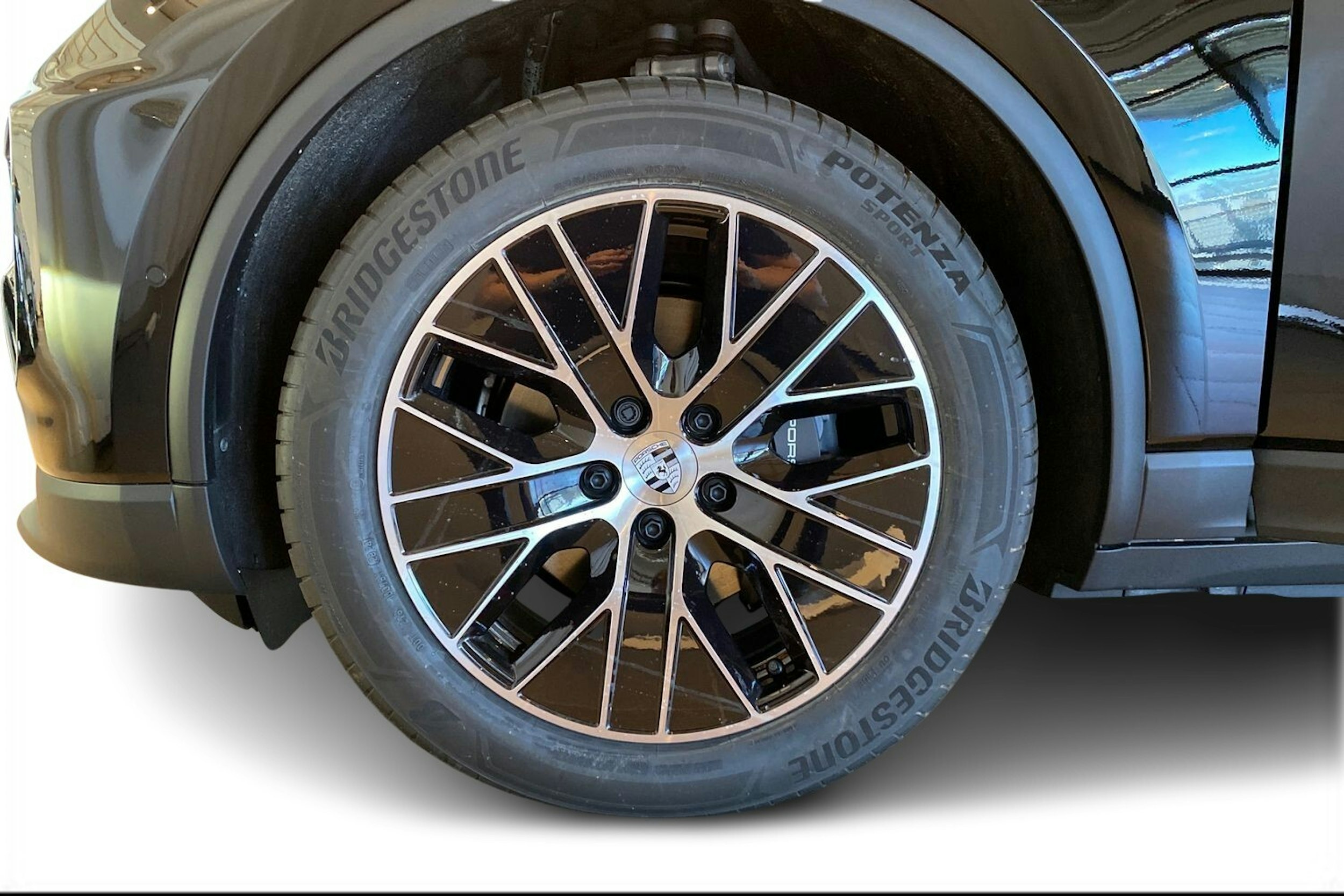 musta Porsche Macan 2024 kuva 6.