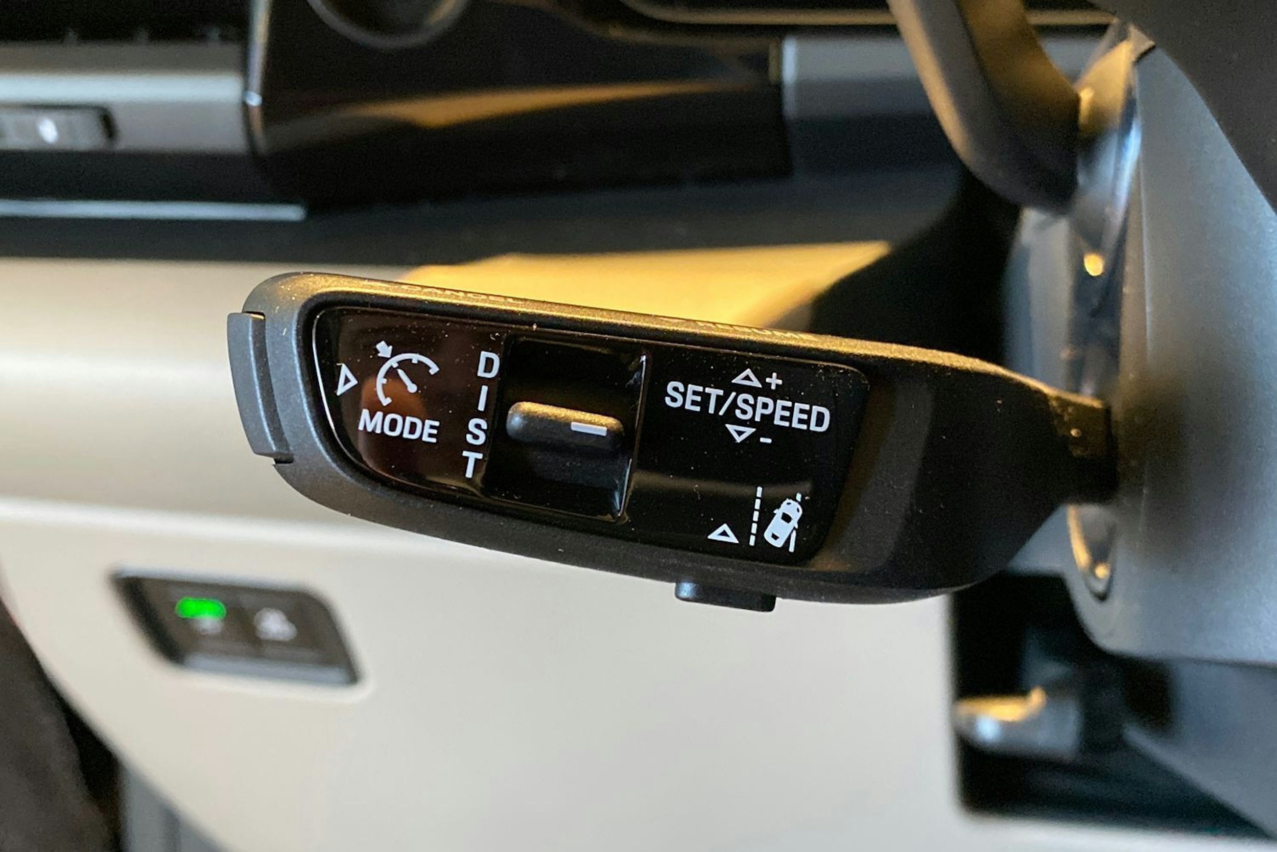 musta Porsche Macan 2024 kuva 11.