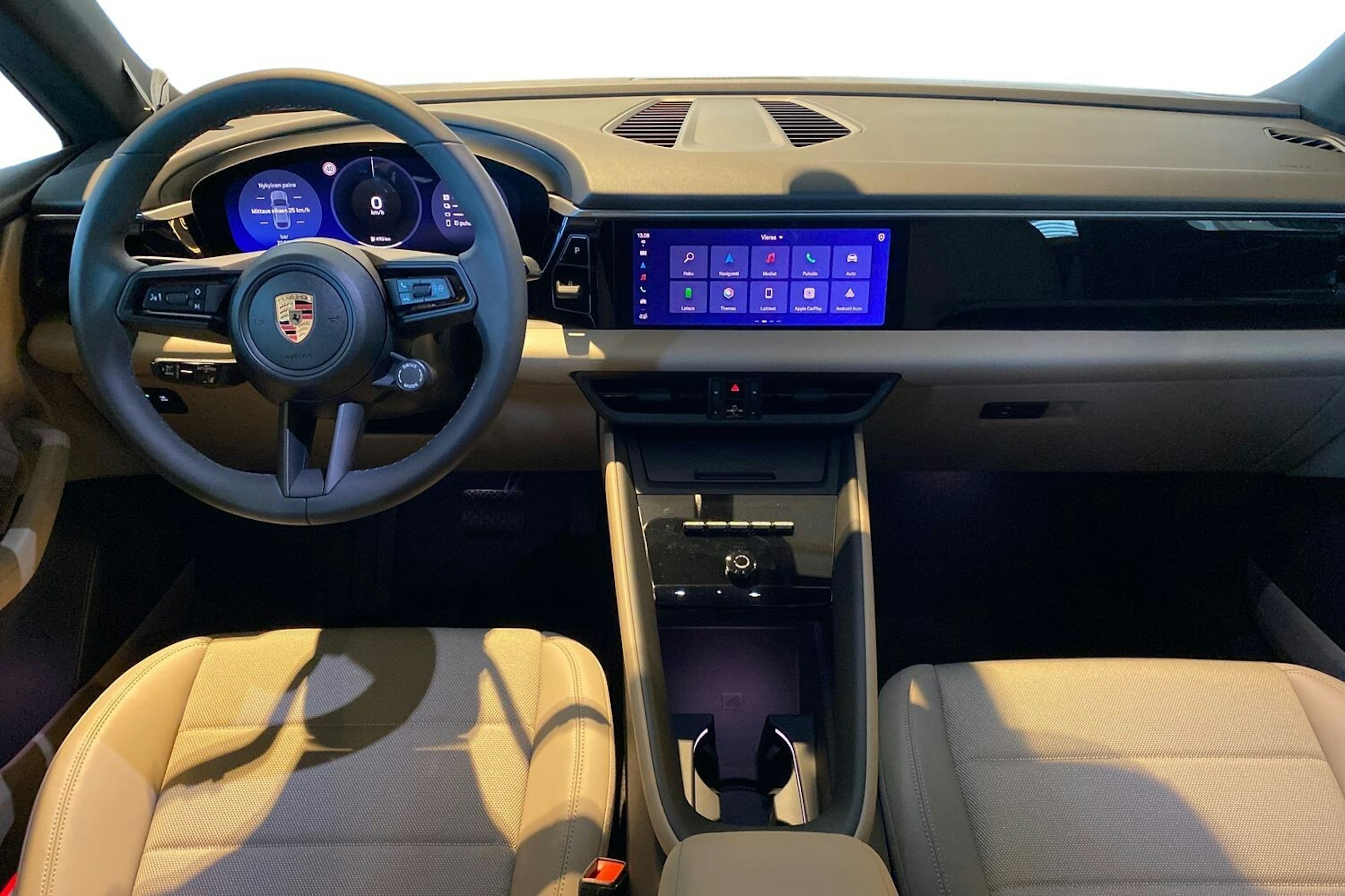 musta Porsche Macan 2024 kuva 14.