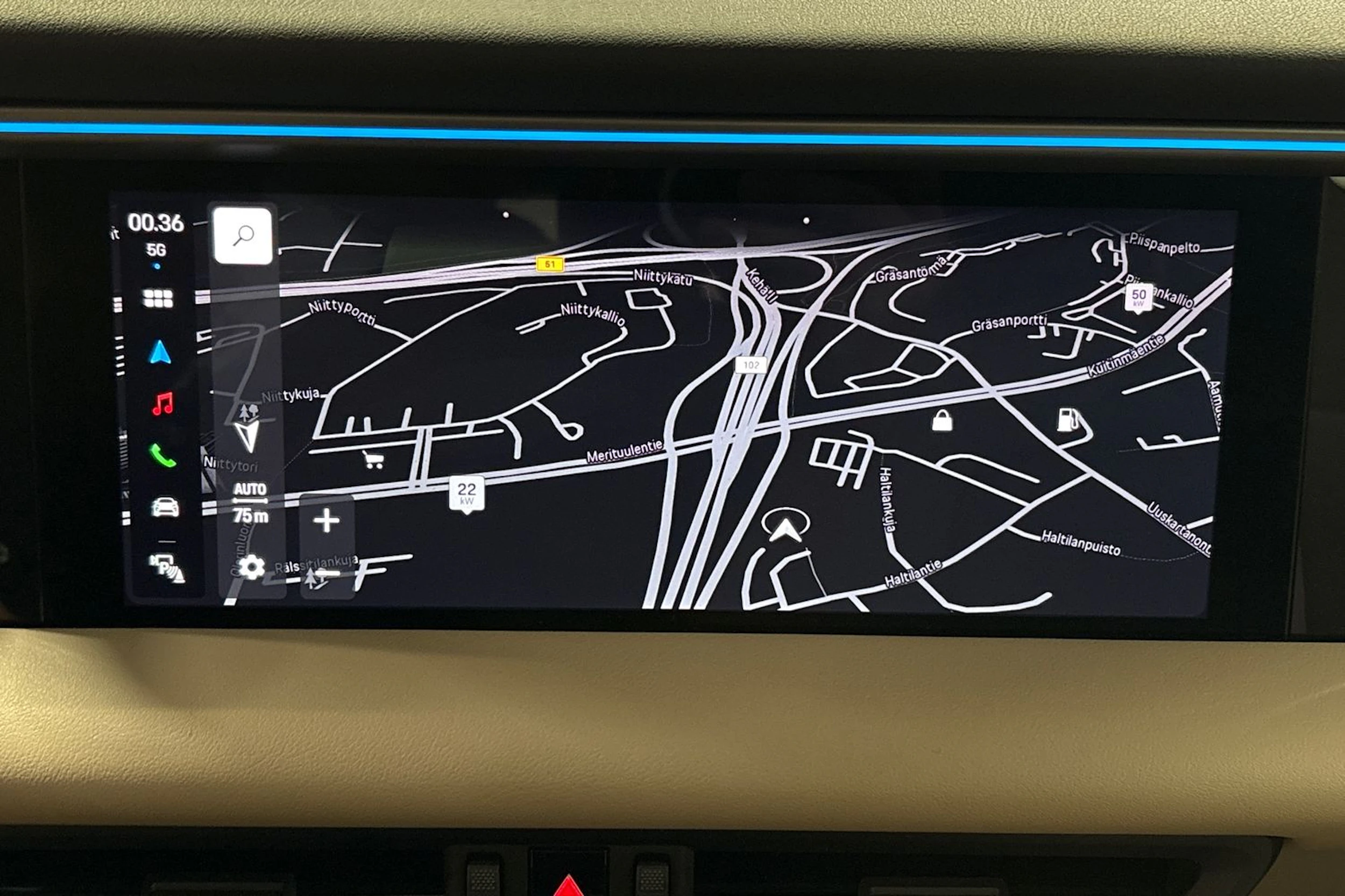 musta Porsche Macan 2024 kuva 18.