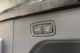 musta Porsche Macan 2024 kuva 20.