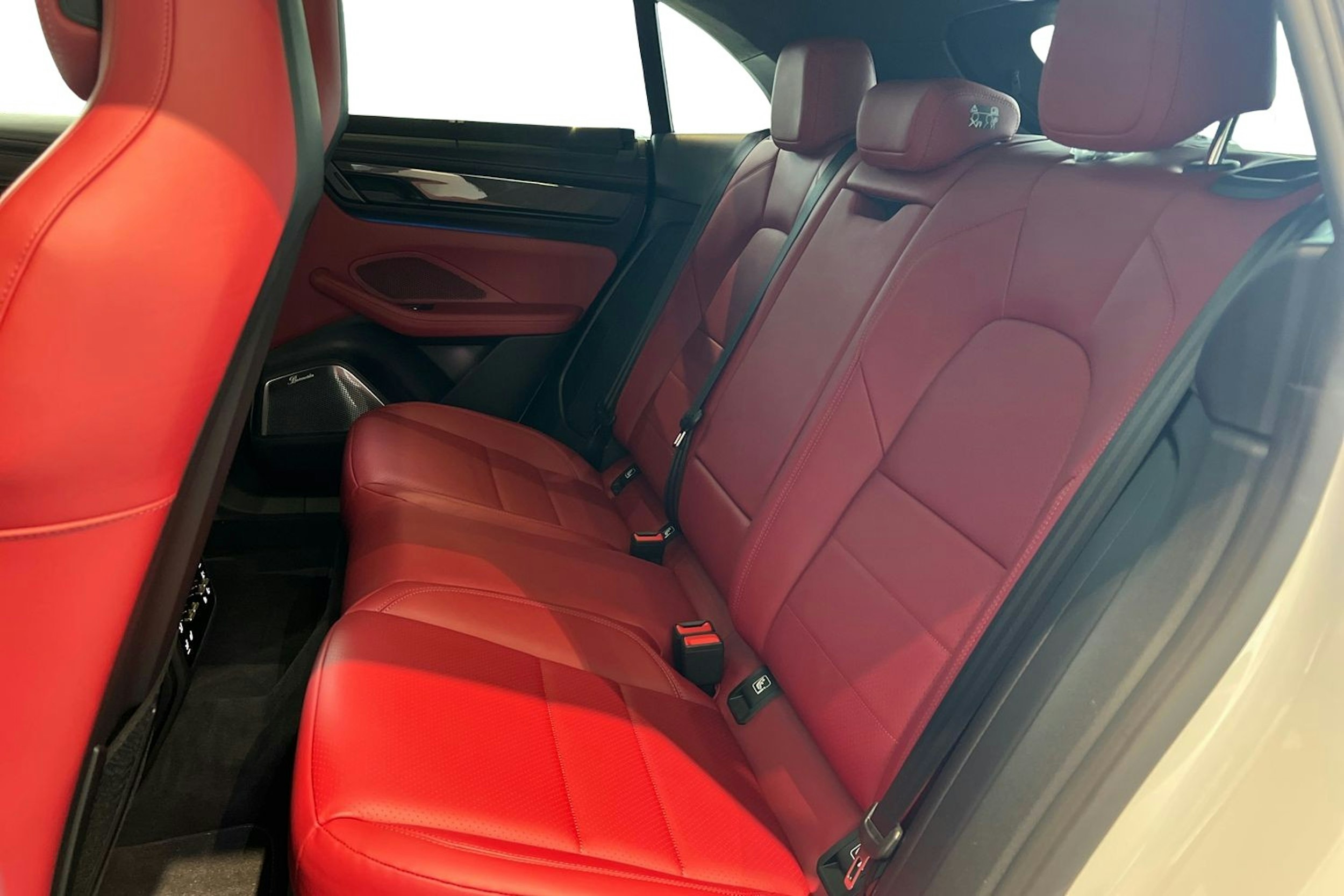 harmaa Porsche Macan 2025 kuva 7.