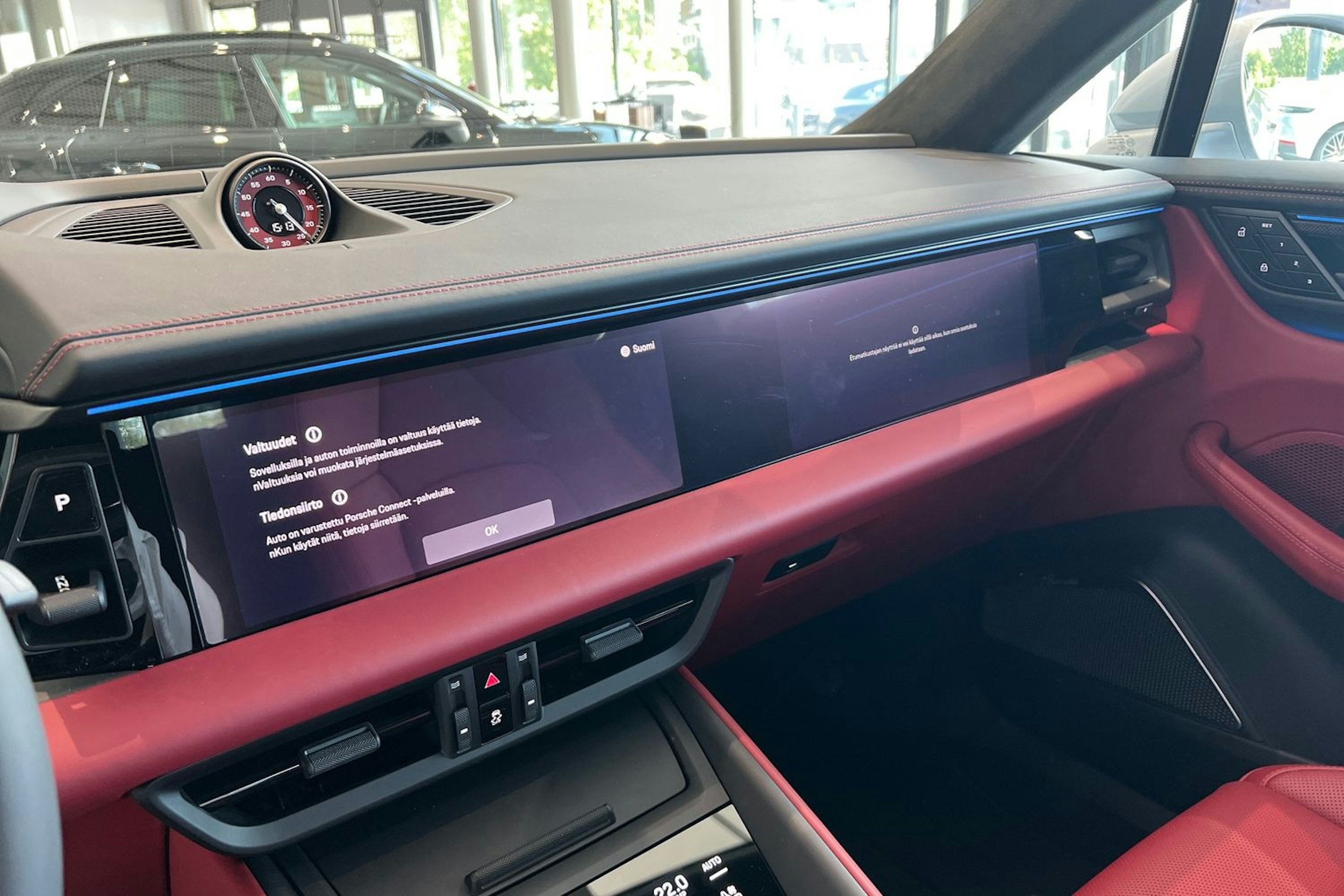 harmaa Porsche Macan 2025 kuva 10.