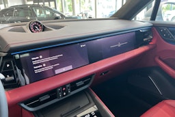 harmaa Porsche Macan 2025 kuva 10.