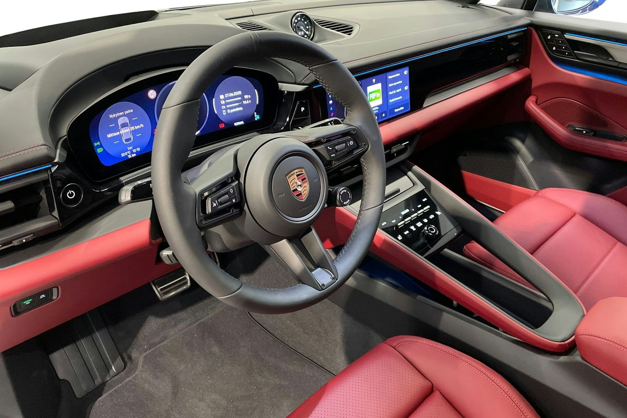 met. sininen Porsche Macan 2025 kuva 6.
