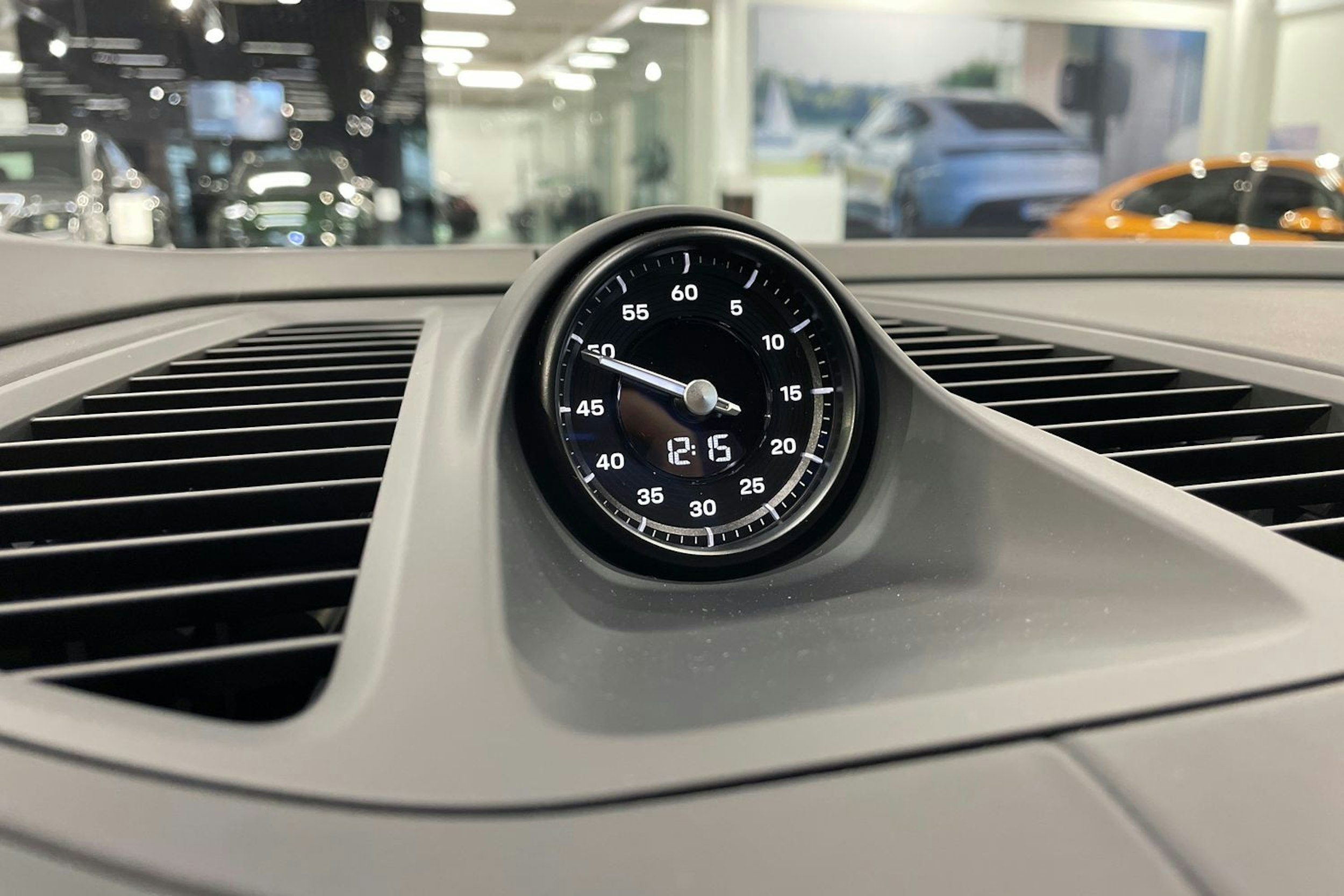met. sininen Porsche Macan 2025 kuva 10.