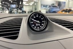 met. sininen Porsche Macan 2025 kuva 10.