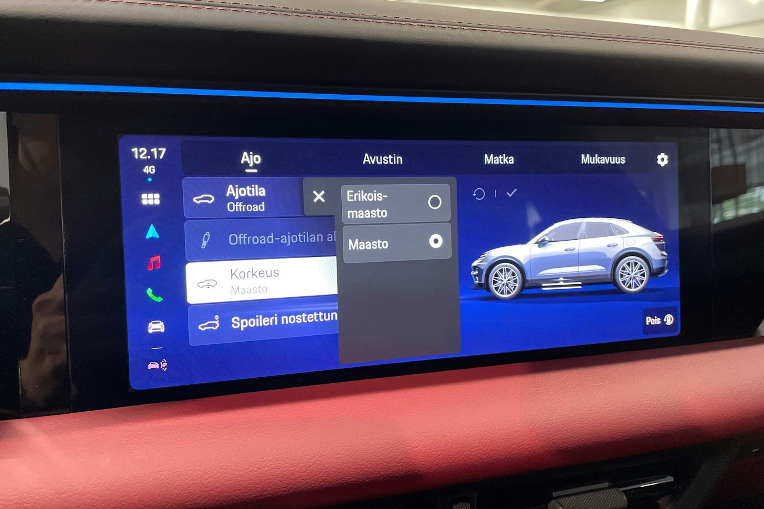 met. sininen Porsche Macan 2025 kuva 14.