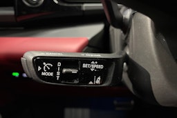 met. sininen Porsche Macan 2025 kuva 16.