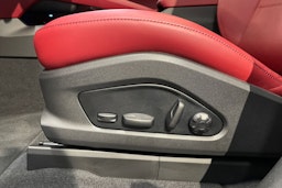 met. sininen Porsche Macan 2025 kuva 17.