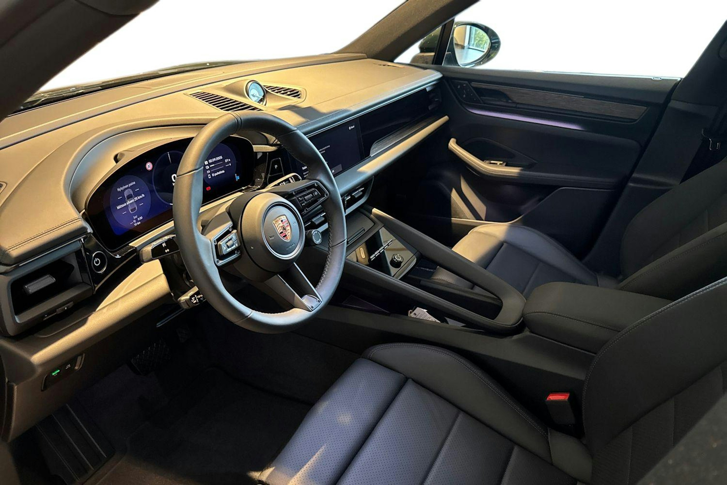 vihreä Porsche Macan 2025 kuva 6.
