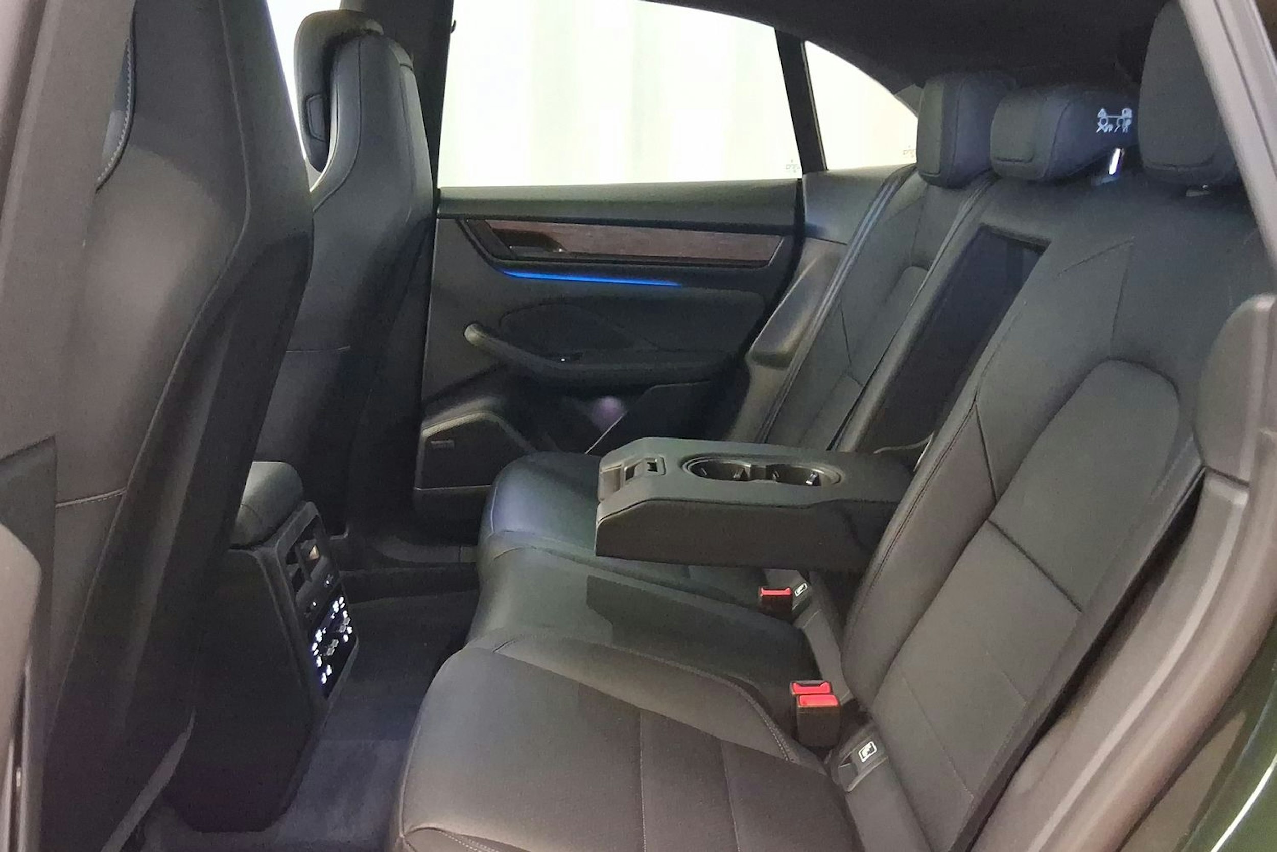 vihreä Porsche Macan 2025 kuva 19.