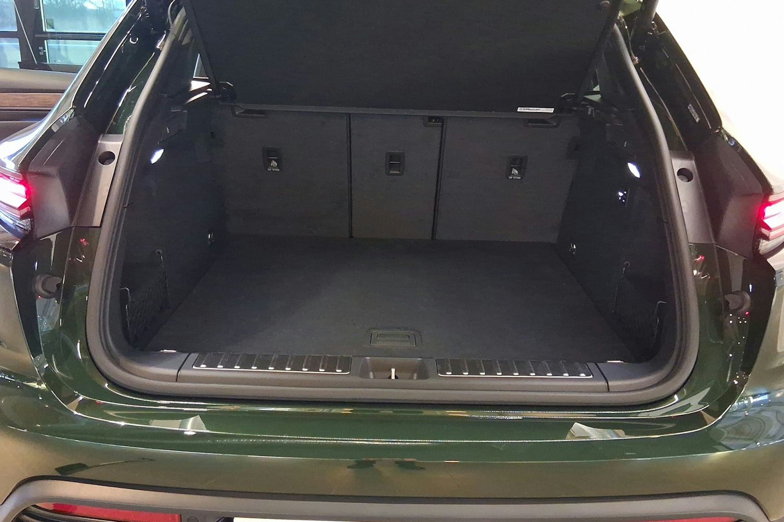 vihreä Porsche Macan 2025 kuva 20.