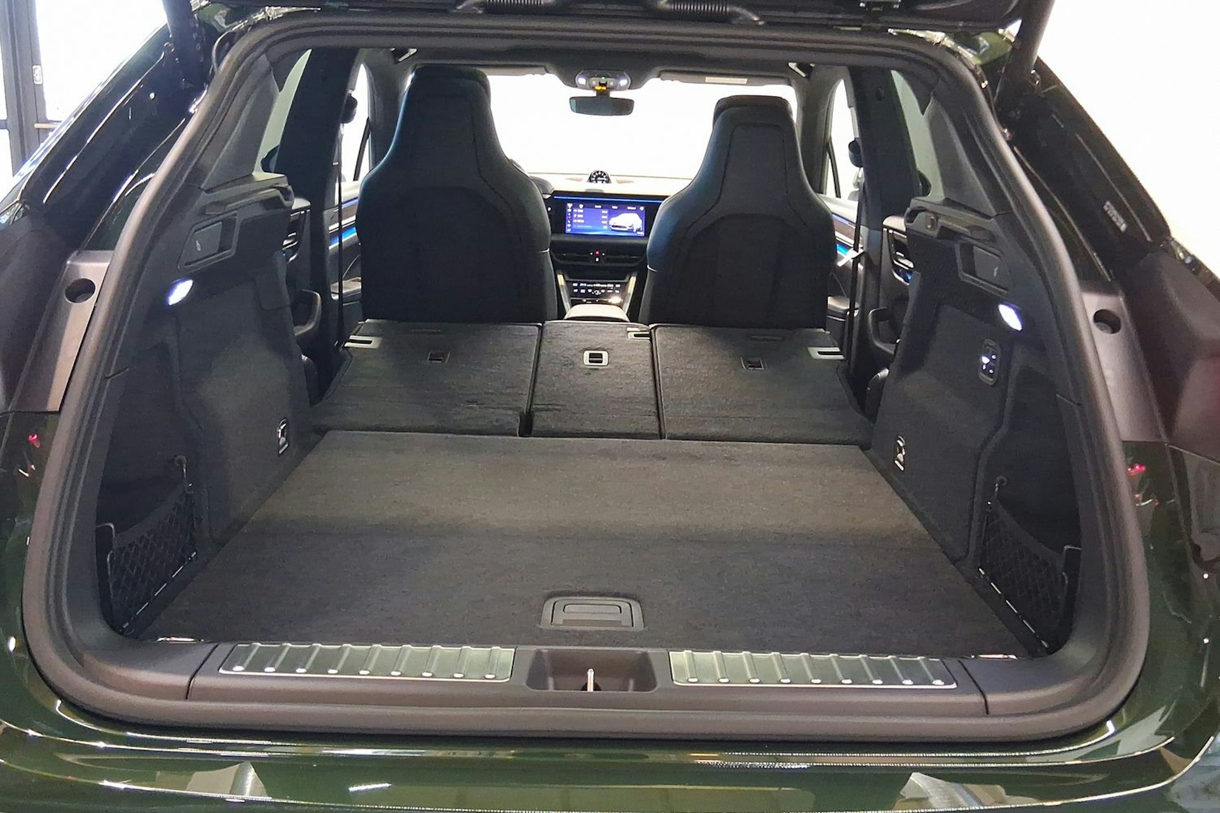 vihreä Porsche Macan 2025 kuva 21.