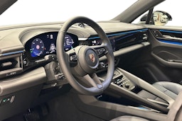 musta Porsche Macan 2025 kuva 6.