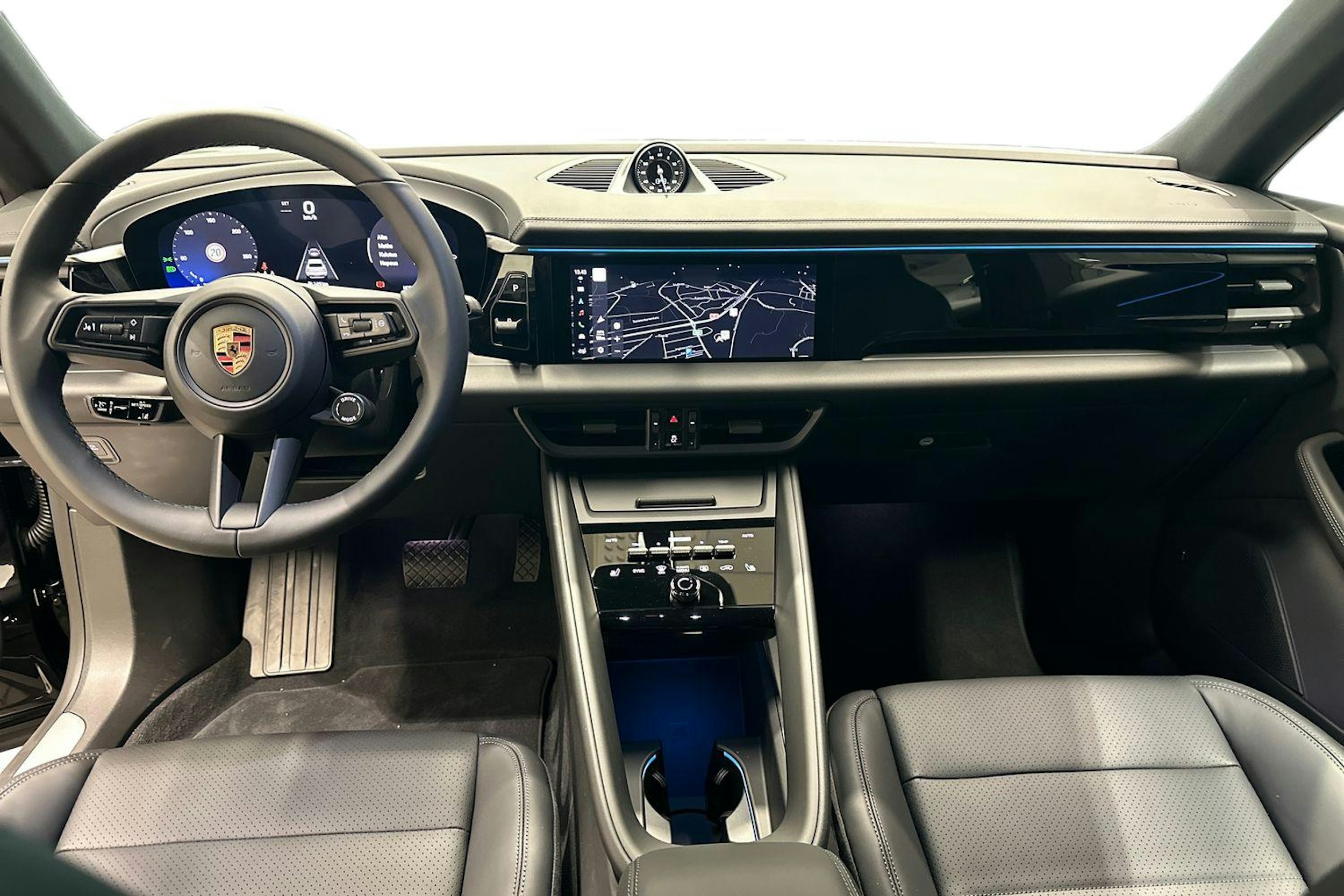 musta Porsche Macan 2025 kuva 7.