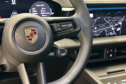 musta Porsche Macan 2025 kuva 11.