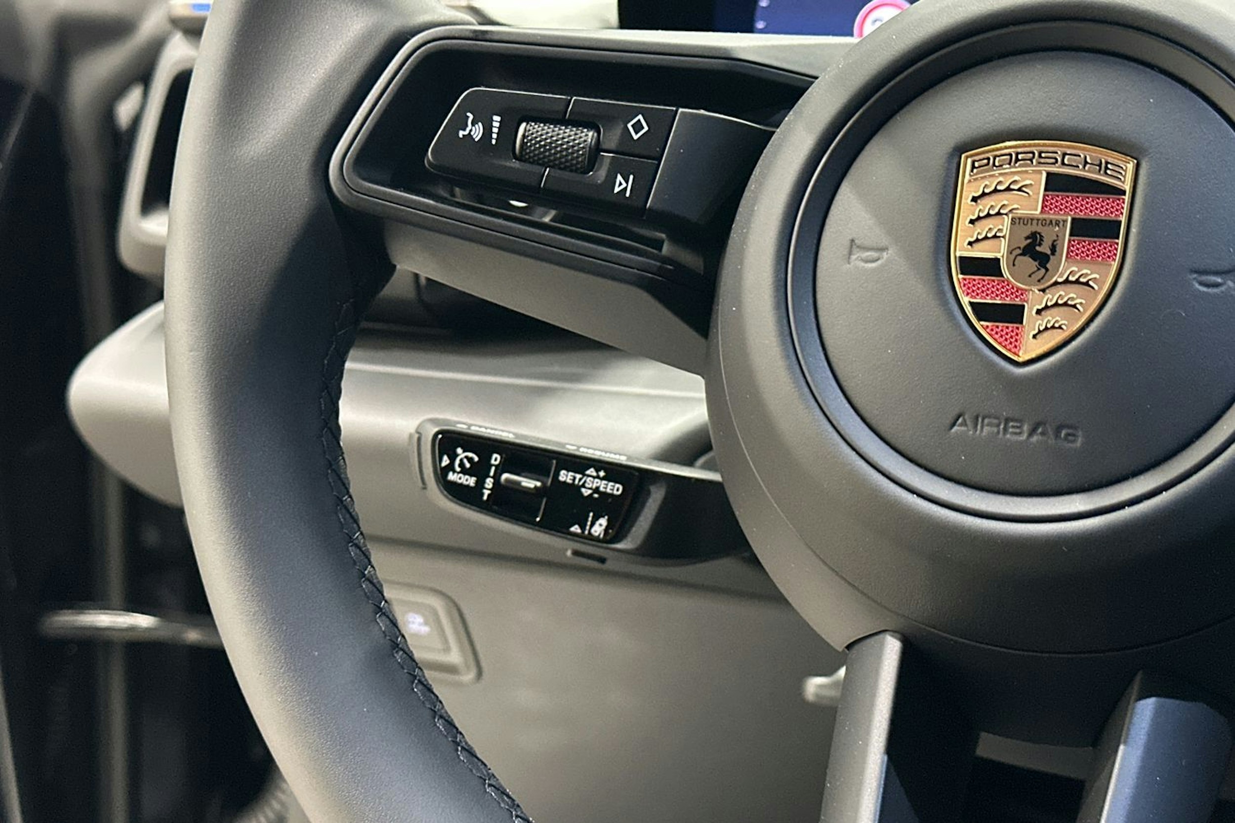 musta Porsche Macan 2025 kuva 12.
