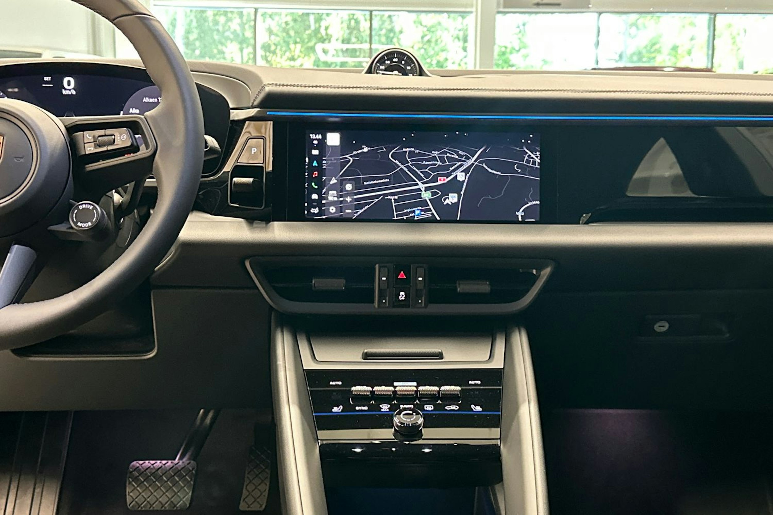 musta Porsche Macan 2025 kuva 13.