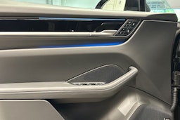 musta Porsche Macan 2025 kuva 15.